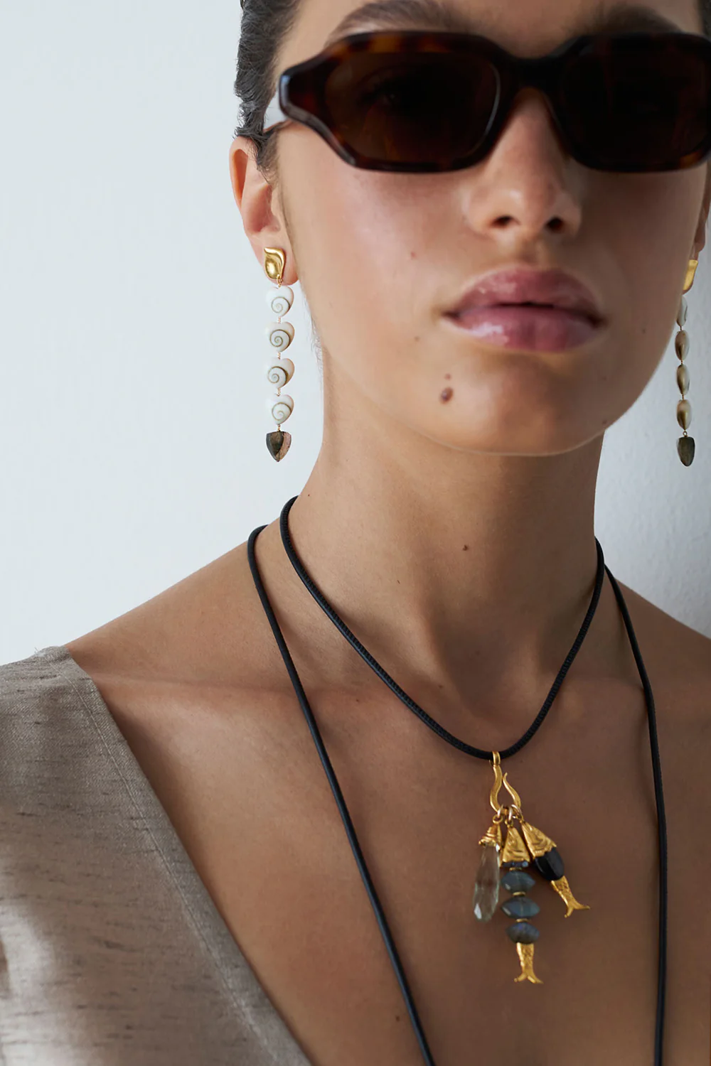 Orris Hook Necklace Labradorite - Image 3