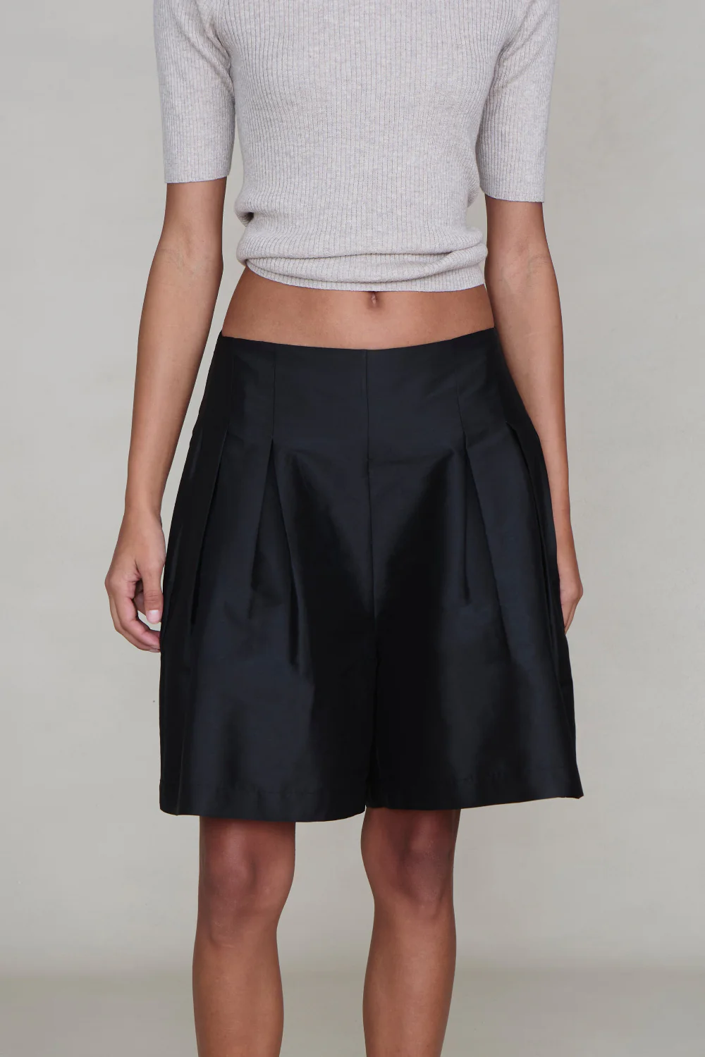 Techno Taffeta Long Shorts Black - Image 2