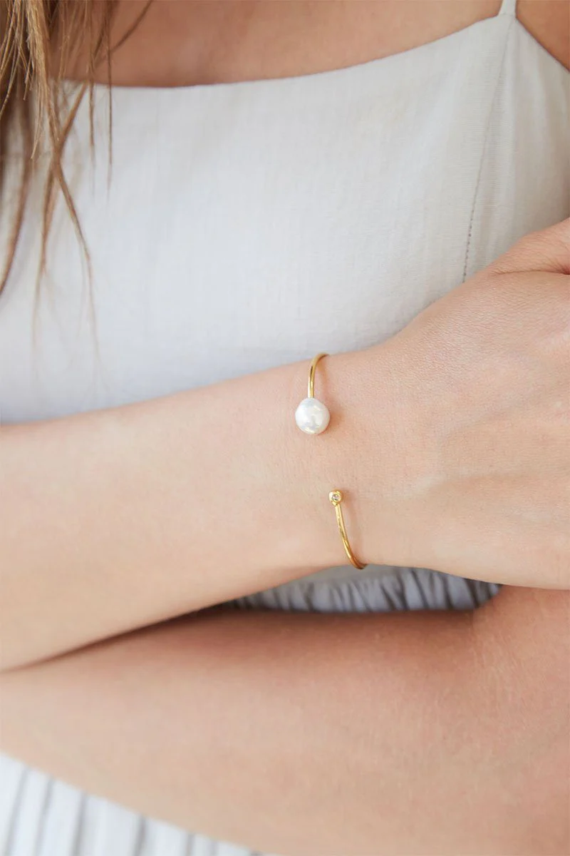 White Pearl and Gold Diamond Cuff - Image 3
